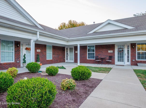 7302 Fox Hollow Way, Louisville, KY 40228