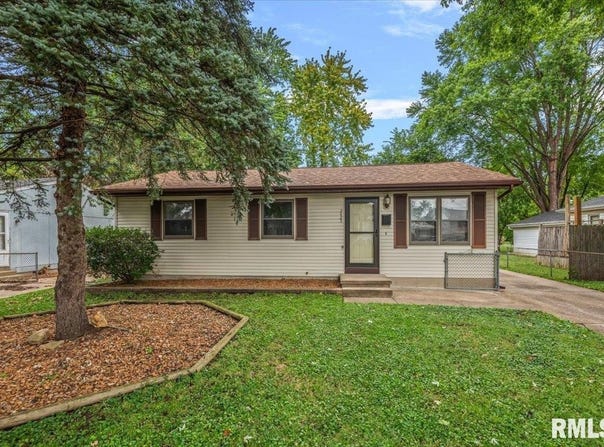 2425 Stokebridge Road, Springfield, IL 62702