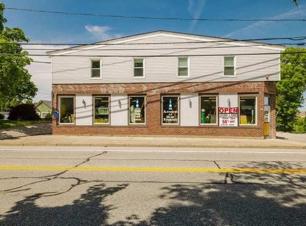 1019 Main Rd, Tiverton, RI 02878