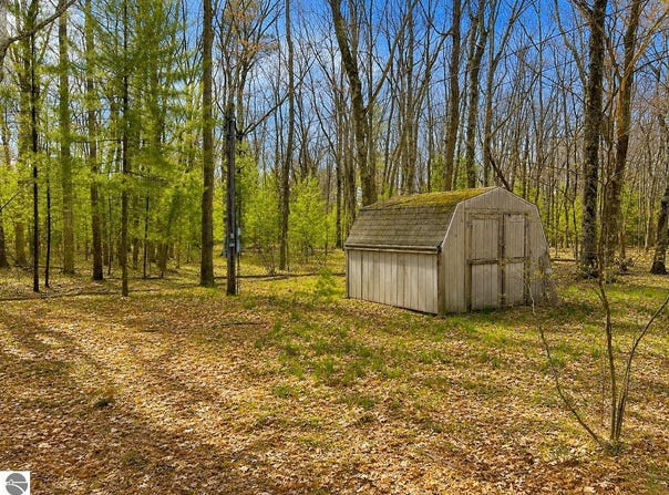 5302 Karlin Road, Interlochen, MI 49643-9535