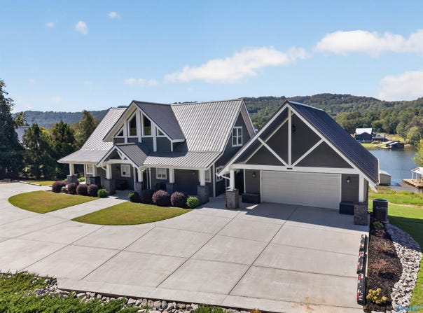 662 Preston Island Cir, Scottsboro, AL 35769