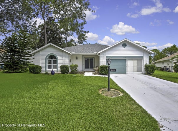 7159 Crown Oaks Drive, Spring Hill, FL 34606
