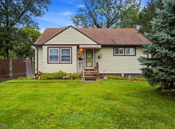 1449 Frances Ln, Plainfield City, NJ 07062-2124