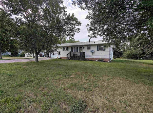 301 6th St, Mohall, ND 58761