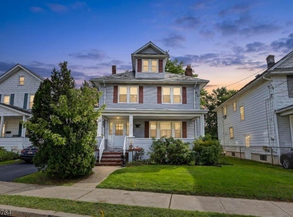 11 Elmer St, Raritan Boro, NJ 08869-1905