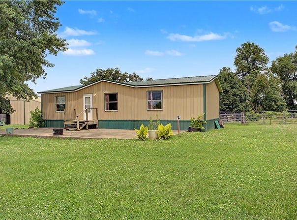22934 Leonard Ranch Road, Gravette, AR 72736