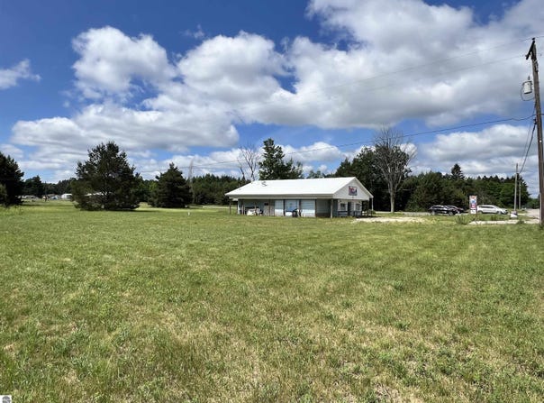 6020 E 34 Road, Cadillac, MI 49601