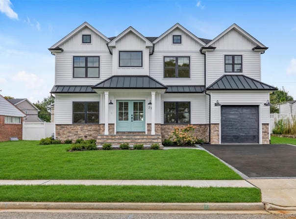 23 Garden Circle, Syosset, NY 11791