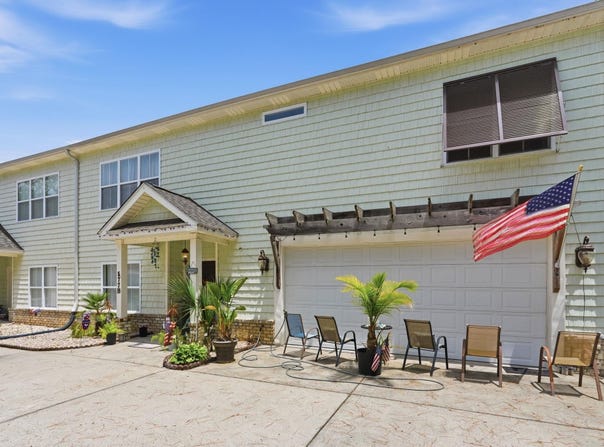 577 Sunnyside Ave., Murrells Inlet, SC 29576