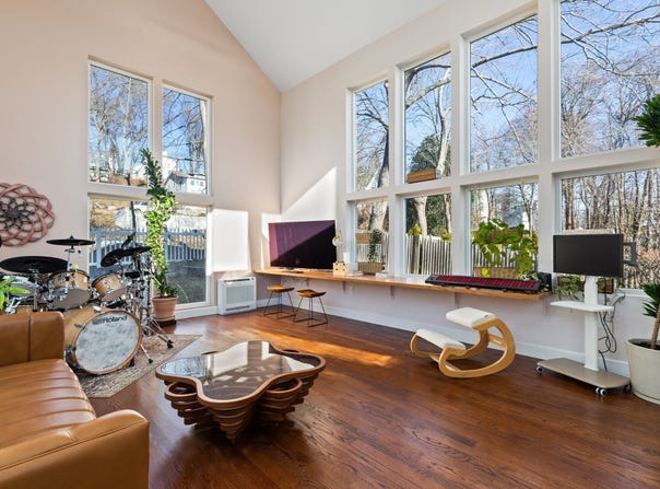 27 Broad Cove Rd, Hingham, MA 02043