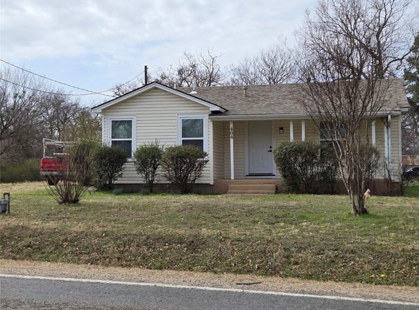 404 S Pecan Street, Bells, TX 75414