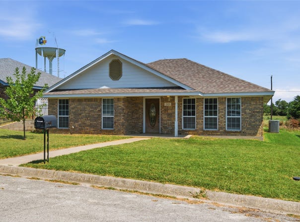 2323 Jodi Lane, Gainesville, TX 76240