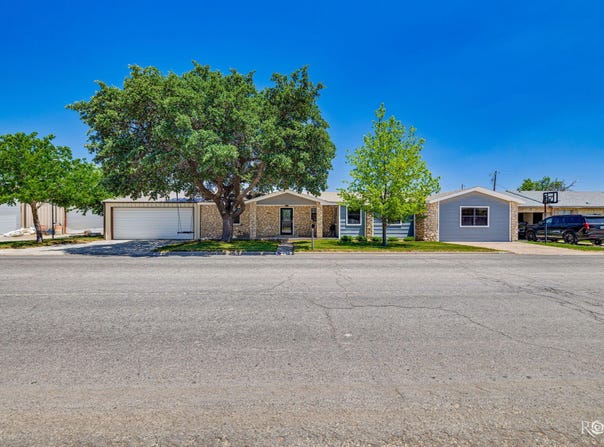 203 E 12th Street, Big Lake, TX 76932