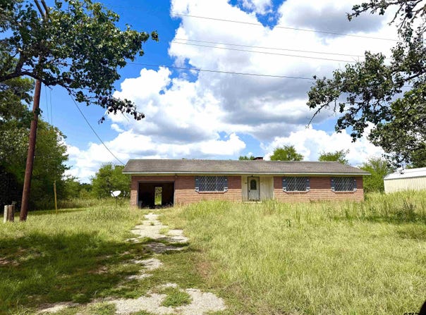 215 E Henderson St, Reklaw, TX 75784