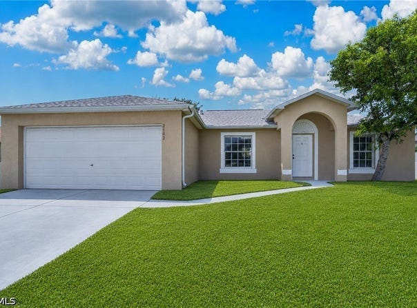 2102 NE 17th Avenue, Cape Coral, FL 33909