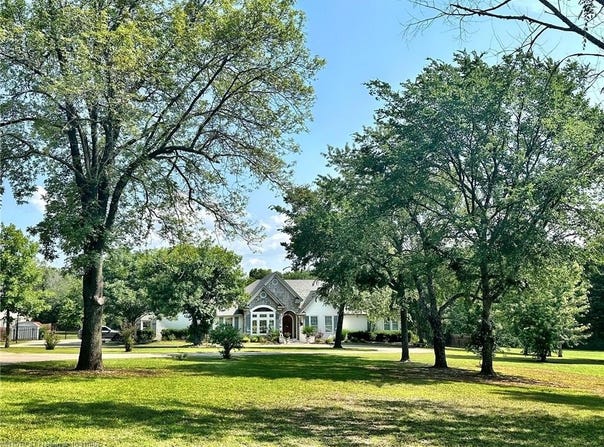 2016 Hillside CIR, Sallisaw, OK 74955