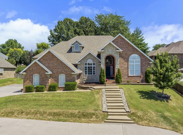 2364 S Forrest Heights Avenue, Springfield, MO 65809