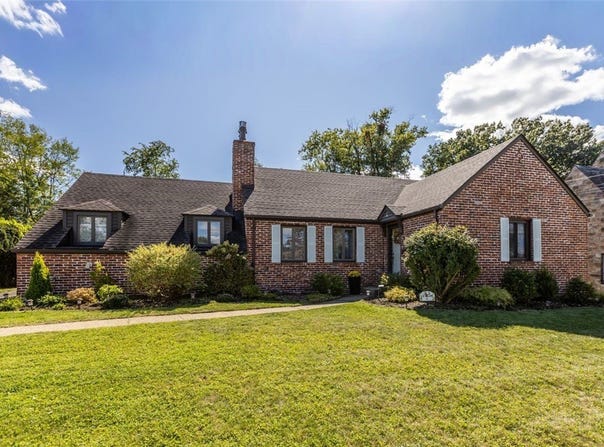 4 W Club Dr., Whitehall, PA 15236