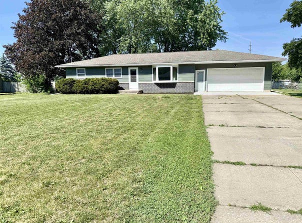 3867 Cedar Terrace Dr., Waterloo, IA 50702