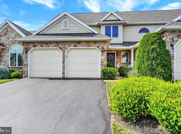 141 FOUNTAIN Drive, YORK, PA 17402