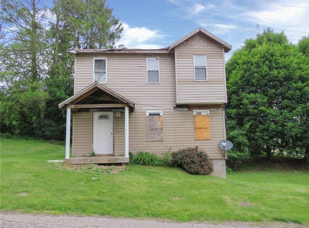 1371 Work St, Crescent, PA 15046