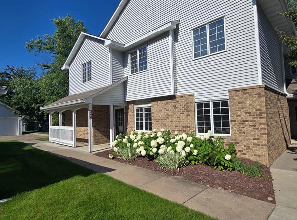3545 Blue Jay Way, Eagan, MN 55123