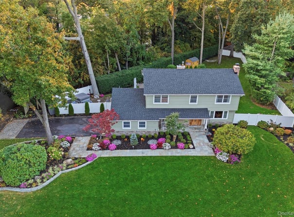 31 Sherry Drive, Setauket, NY 11733