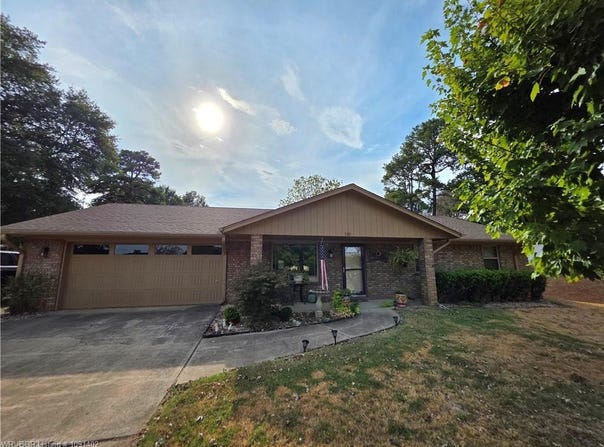 110 Patrick LN, Poteau, OK 74953
