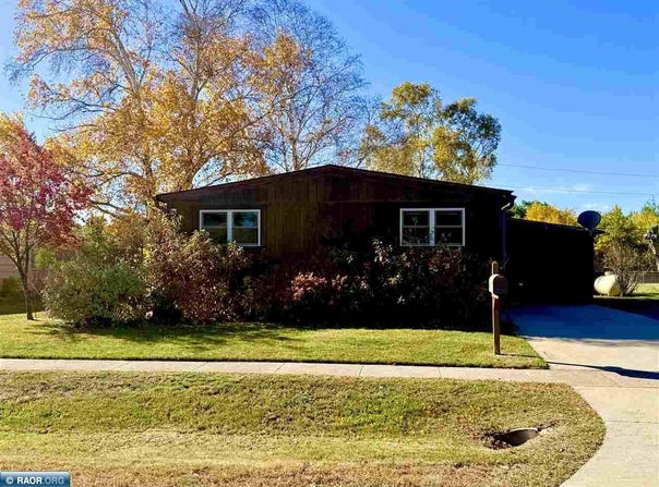 26 Hemlock Cir, Babbitt, MN 55706