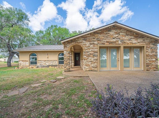 1935 E Fm 1518, St Hedwig, TX 78152