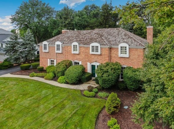 59 Sheffield Lane, Oak Brook, IL 60523