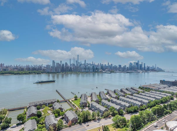 6600 BLVD E, West New York, NJ 07093