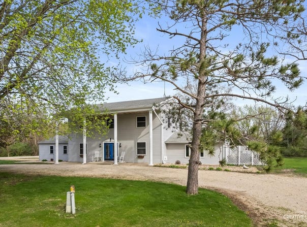 101 Lakeside Drive, Dixon, IL 61021