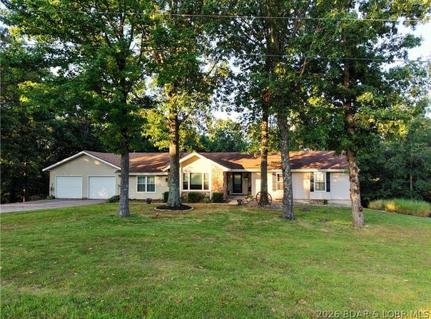 10527 Wildwood Dr, Versailles, MO 65084