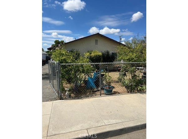 2819 Monterey, Bakersfield, CA 93306