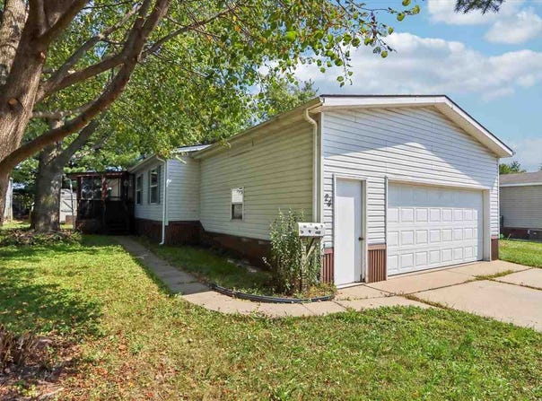 24 Erobi Ln, IowaCity, IA 52240