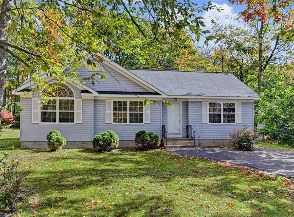 7193 Falstaff Drive, Coolbaugh Twp, PA 18466