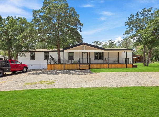 485 Bridgestone Ct, Lockhart, TX 78644