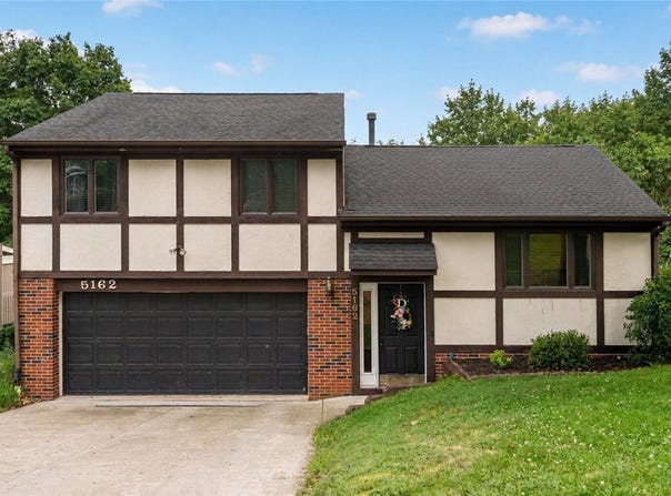 5162 Lantern Hill Dr, Whitehall, PA 15236