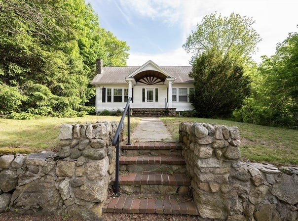 25 Milford St, Medway, MA 02053