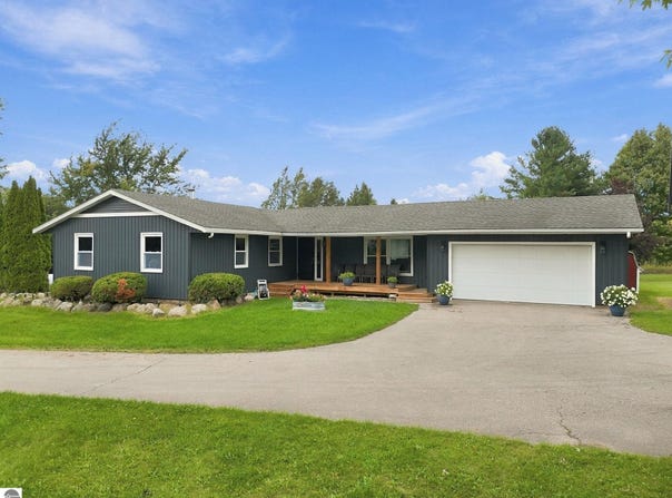 11311 E 46 Road, Cadillac, MI 49601