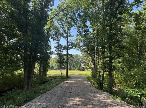 10493 Spring Grove, Brighton, MI 48114