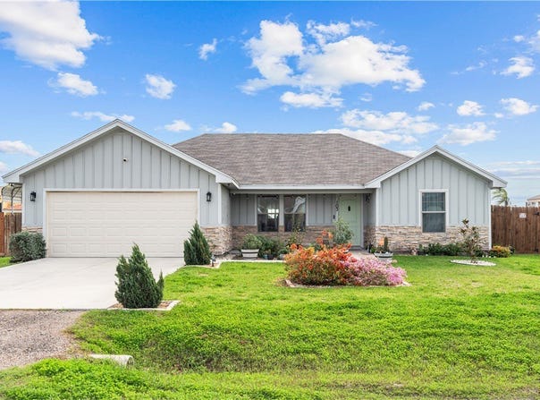 103 Atkinson Drive, Orange Grove, TX 78372