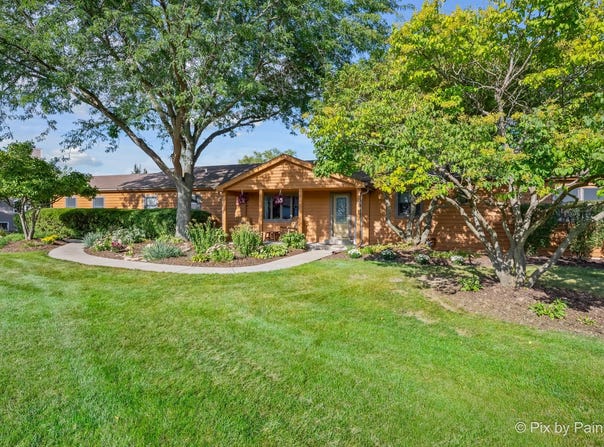 2116 N Pebble Drive, McHenry, IL 60051