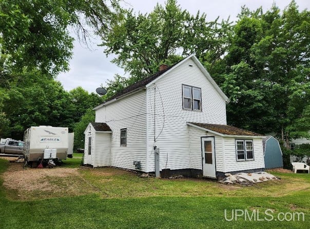 11 E Baltic Avenue, Caspian, MI 49915