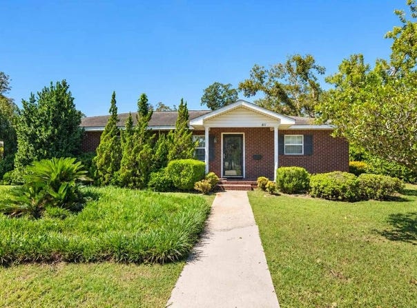 811 S Coffee Ave, Douglas, GA 31533