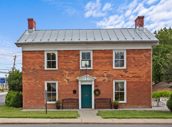 318 N MAIN ST, BRIDGEWATER, VA 22812