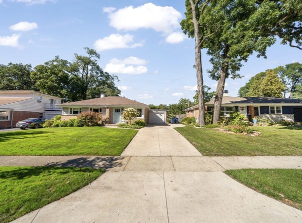 1960 Milton Avenue, Northbrook, IL 60062