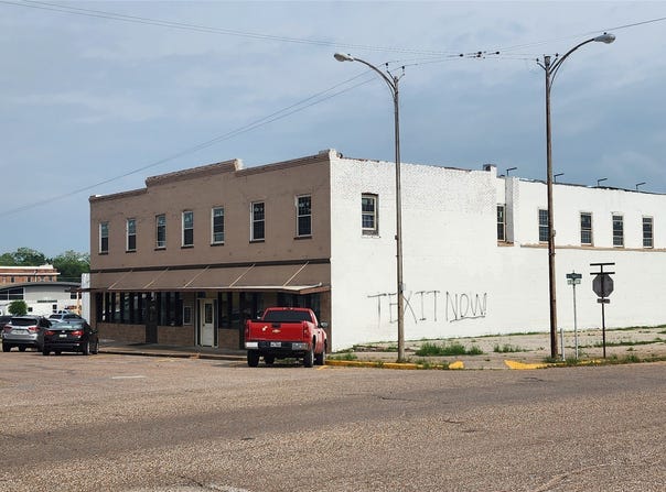 304 E Commerce Street, Mexia, TX 76667