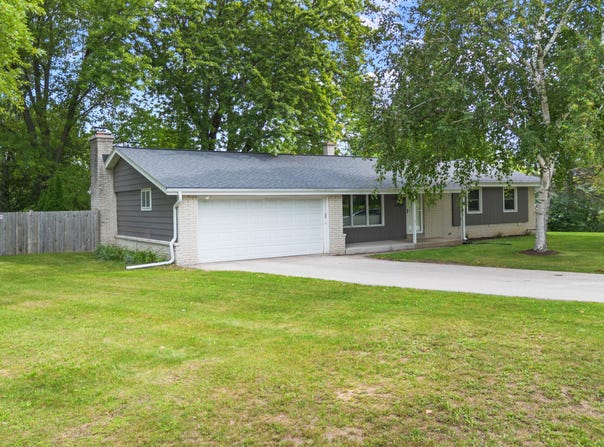 6390 W Wabash Ave, Brown Deer, WI 53223